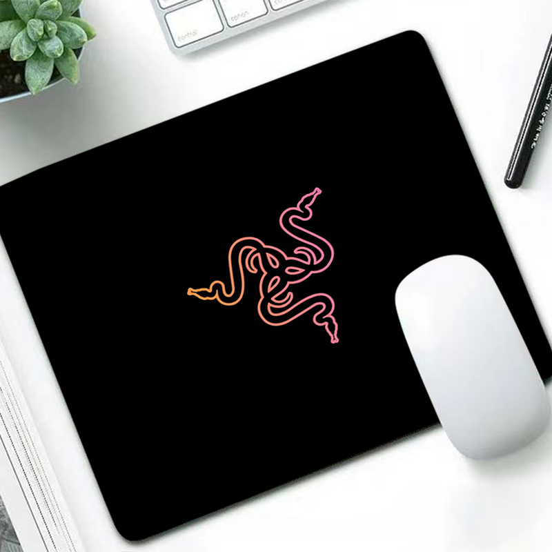 Razer Luxury Mouse Pad Anime G - مراجعة Laptop Accessories For Programmers وسعره